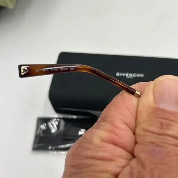 Givenchy unisex sunglasses made in Italy - Picture 9 of 12